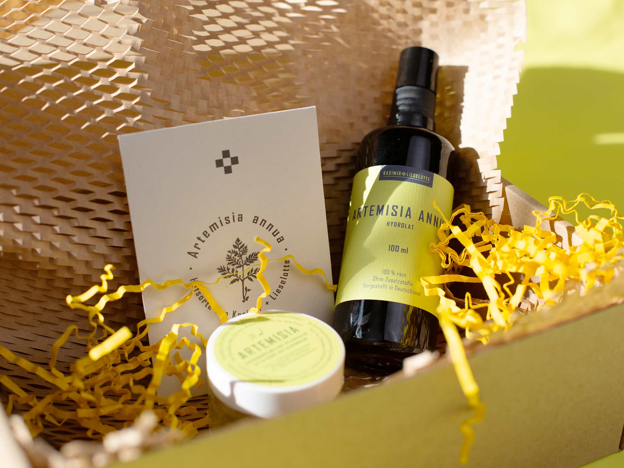 Kleines Artemisia annua Geschenkpaket von Kasimir + Lieselotte mit Artemisia annua Salbe, Hydrolat Spray und Samen der Hofsorte
